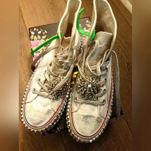 Nan-Ku Conture Hi top Sneakers with Rhinestones Bourchures. Color White.